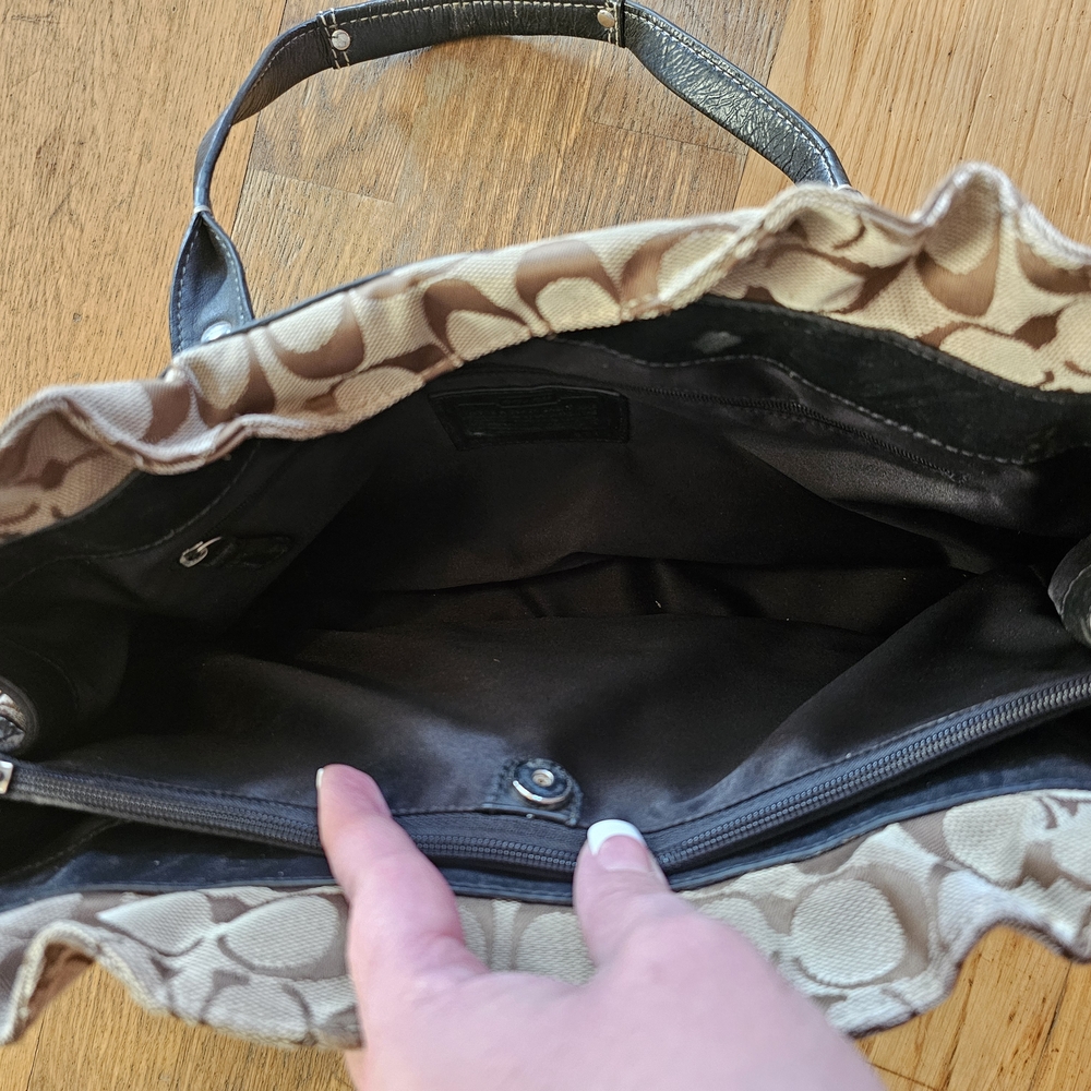 Coach Tan and Black Signature Shoulder Bag - Picture 3 of 5
